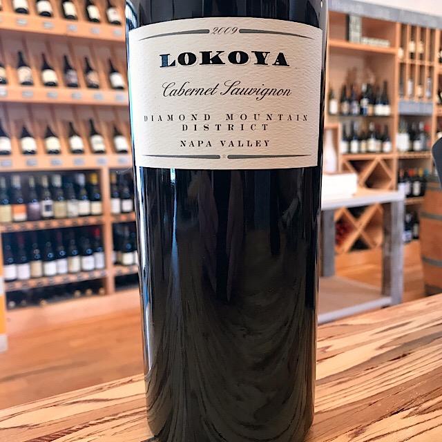 Lokoya is a collection of four distinct Cabernet Sauvignons from four of Napa Valley's most celebrated mountain appellations. Limited productions wines are 100% Cabernet Sauvignon. This high elevation wines need the constant expertise of winemaker Christopher Carpenter.